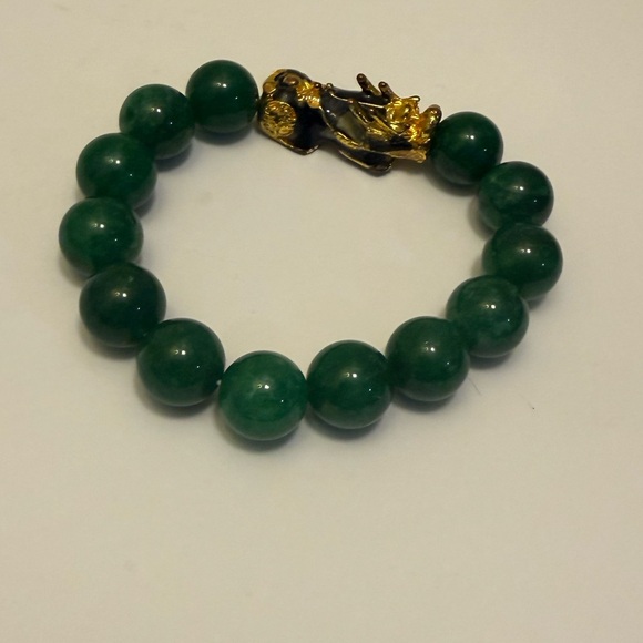 JADE BRACELET with Dragon Motif Element Stretchable Bracelet - Picture 2 of 3
